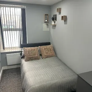 Apartment 2 Bedroom Flat With Hot Tub, Cardiff